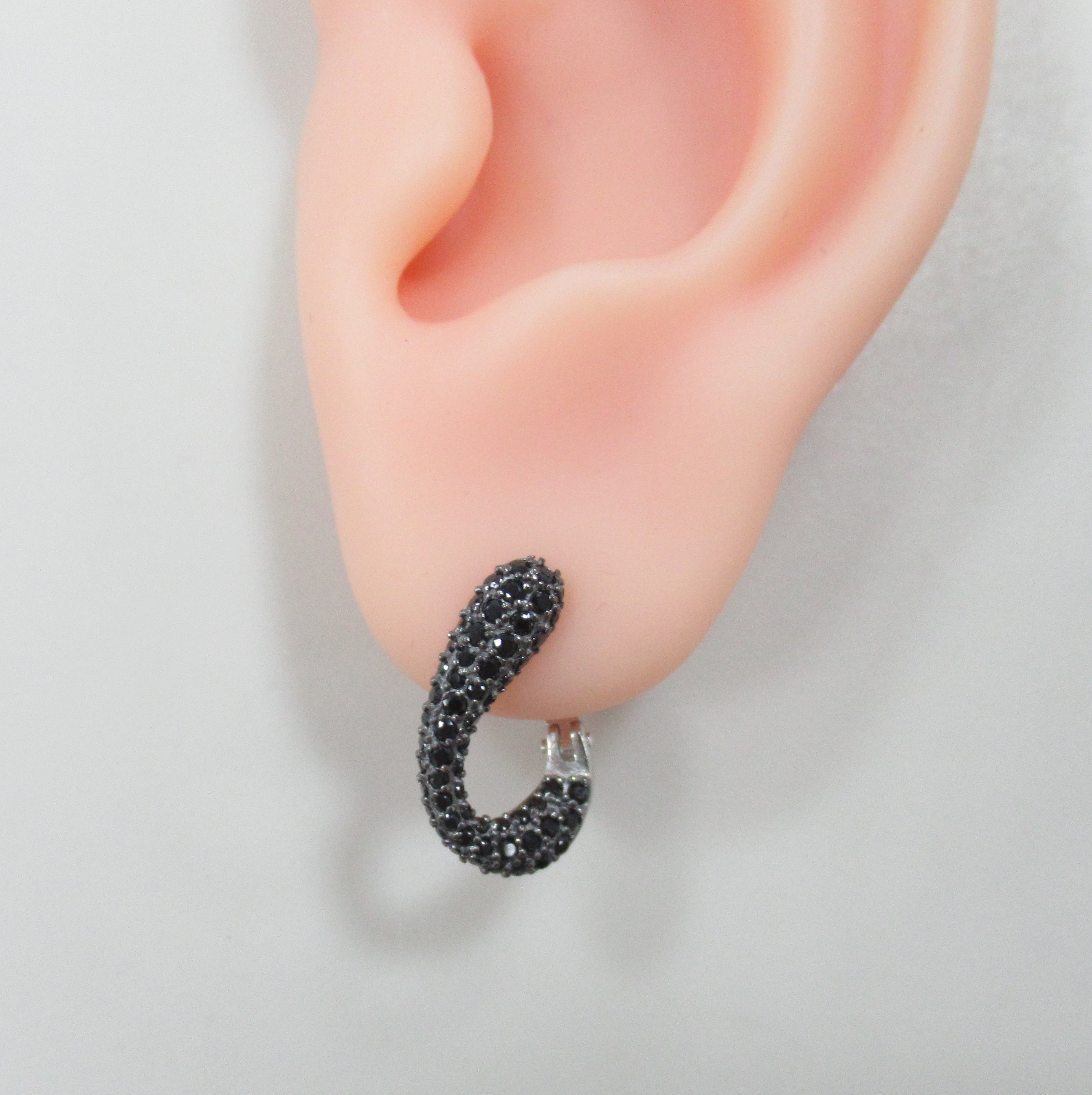 Серебряные серьги со шпинелью